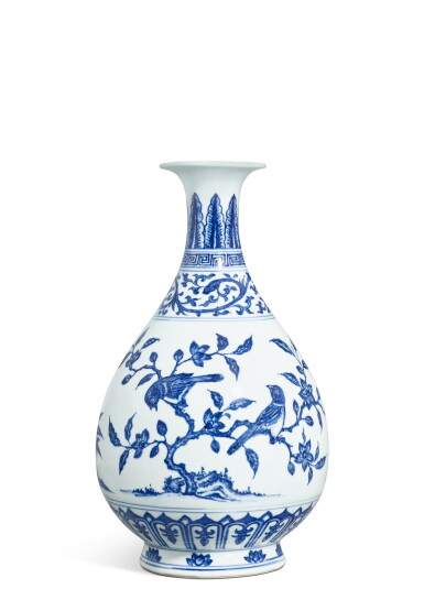 View full screen - View 1 of Lot 3634. A rare Ming-style blue and white yuhuchunping, Qing dynasty, Yongzheng period | 清雍正 青花花鳥圖玉壺春瓶.