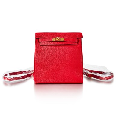 View full screen - View 1 of Lot 8356. Rouge Casaque Clemence Kelly Ado II Gold Hardware, 2019 | 愛馬仕 Rouge Casaque 紅色 Clemence 牛皮 Kelly Ado II 凱莉背包,配鍍金金屬件,2019年.