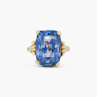 View full screen - View 1 of Lot 476. Sapphire Ring.