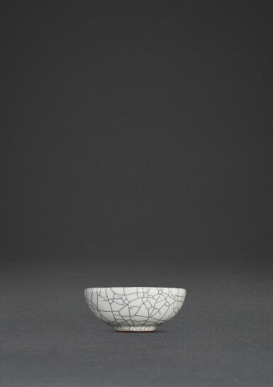View full screen - View 1 of Lot 17. A fine and rare ge-type cup, Qing dynasty, 18th century or earlier | 清十八世紀或較早 仿哥窰盃.