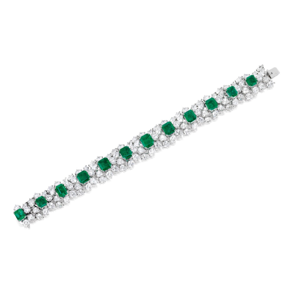 View full screen - View 1 of Lot 1626. HARRY WINSTON | EMERALD AND DIAMOND BRACELET 海瑞溫斯頓 | 祖母綠 配 鑽石 手鏈.