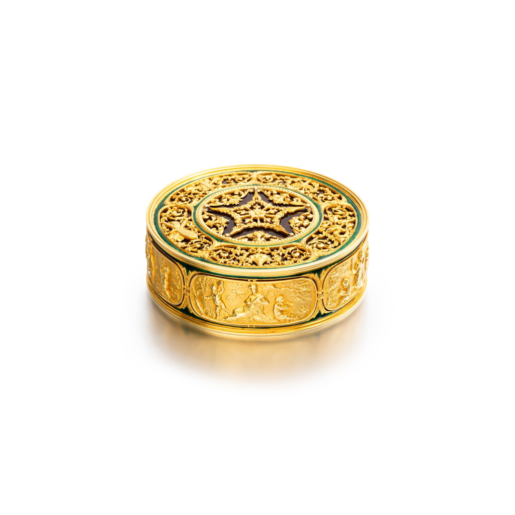 View full screen - View 1 of Lot 102. Gold and enamel gold box .