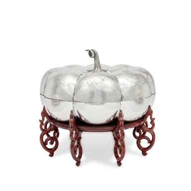 View full screen - View 1 of Lot 416. A Chinese Export Silver Sweetmeat Box and Cover, Early 20th Century.
