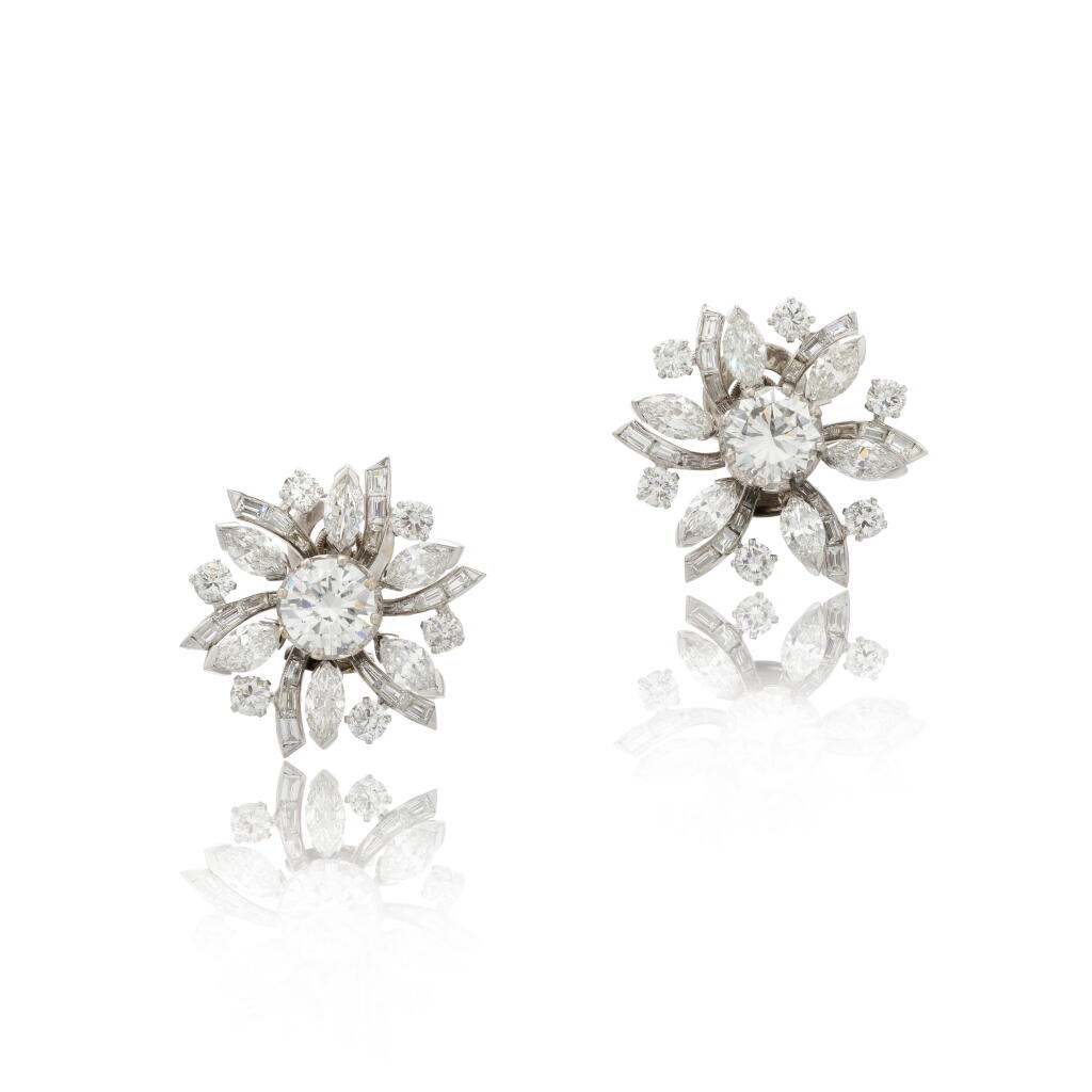 View full screen - View 1 of Lot 249. Van Cleef & Arpels, Pair of diamond ear clips (Paio di orecchini in diamanti, Van Cleef & Arpels).