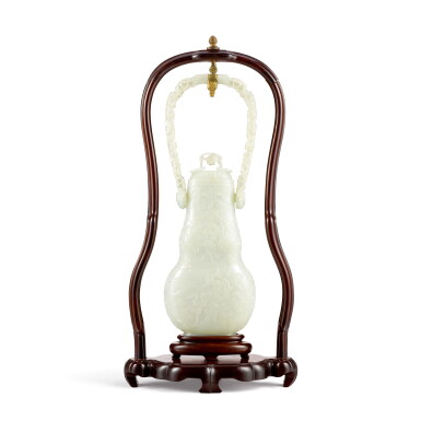 View full screen - View 1 of Lot 3649. A reticulated white jade Mughal-style hanging vase and cover Late Qing dynasty | 清末 白玉痕都斯坦式佛教人物圖提梁蓋壺.