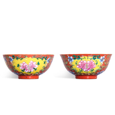 View full screen - View 1 of Lot 3343. A pair of coral-red ground famille-rose 'floral' bowls, Seal marks and period of Daoguang | 清道光 紅地粉彩開光牡丹紋盌 一對.