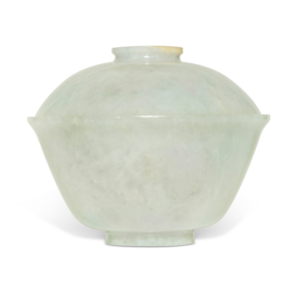 View full screen - View 1 of Lot 942. A jadeite bowl and cover, 20th century | 二十世紀 翠玉蓋盌.