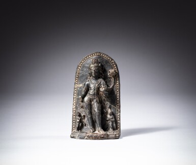 View full screen - View 1 of Lot 142. An inscribed black stone standing figure of Padmapani, India, Pala period, 10th century | 印度 帕拉王朝十世紀 黑石蓮華手觀音立像.