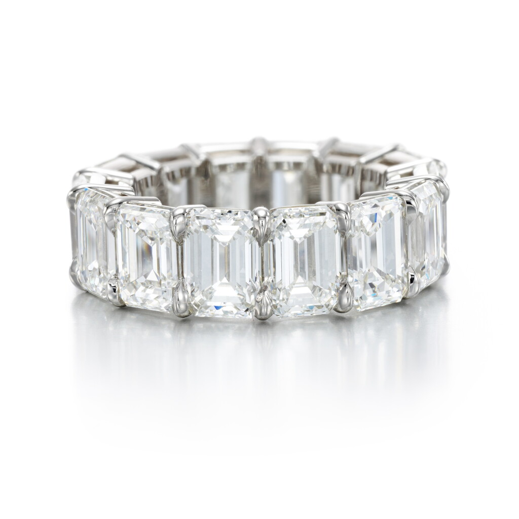 View full screen - View 1 of Lot 121. Diamond ring .