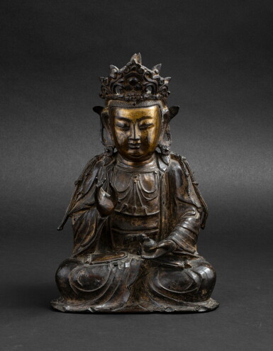 View full screen - View 1 of Lot 37. Figure de Guanyin en bronze partiellement doré Dynastie Ming, XVIE-XVIIE siècle | 明十六至十七世紀 局部鎏金銅觀音菩薩坐像 | A parcel-gilt bronze figure of Guanyin, Ming Dynasty, 16th-17th century.