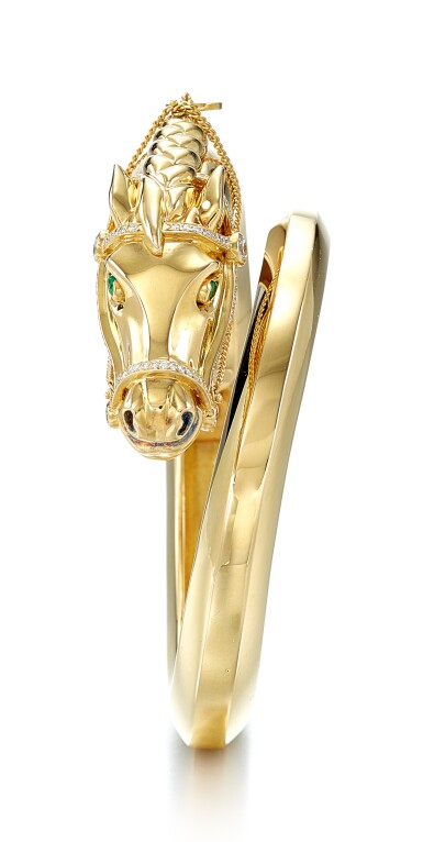 View full screen - View 1 of Lot 9170. GOLD, DIAMOND AND EMERALD BANGLE, CARTIER | K金 配 鑽石 及 祖母綠 手鐲, 卡地亞(Cartier).