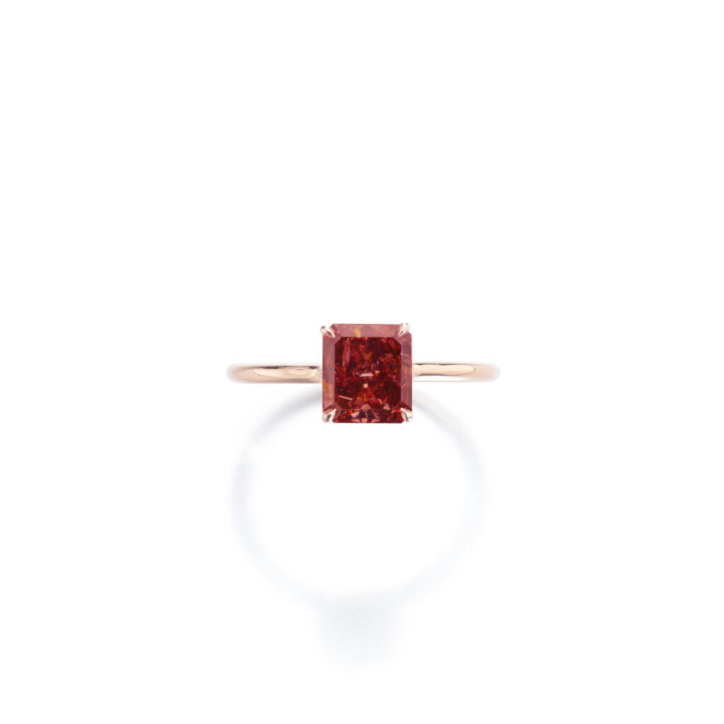 View full screen - View 1 of Lot 585. Spectacular and Very Rare Fancy Red diamond ring.