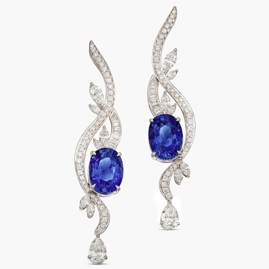 View full screen - View 1 of Lot 1662. Pair of Sapphire and Diamond Pendent Earrings | 5.05 及 4.47克拉 天然 「斯里蘭卡」未經加熱藍寶石 配 鑽石 耳墜一對.