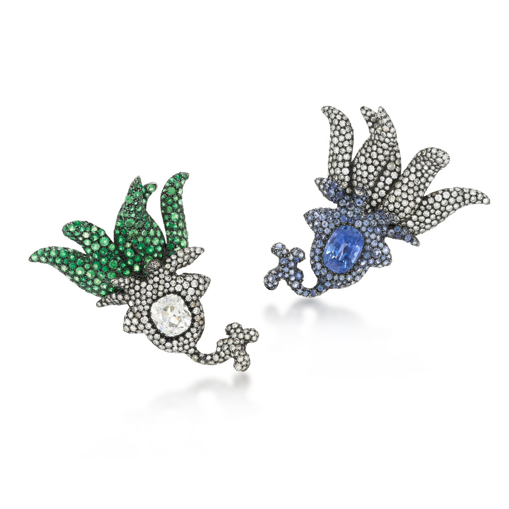 View full screen - View 1 of Lot 593. Pair of Sapphire, Tsavorite Garnet and Diamond Earclips 藍寶石 配 沙弗來石 及 鑽石 耳夾一對.