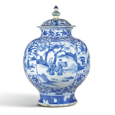 View full screen - View 1 of Lot 9. A LARGE BLUE AND WHITE JAR AND A COVER, LATE MING DYNASTY, 17TH CENTURY | 明十七世紀 青花開光人物圖蓋罐.
