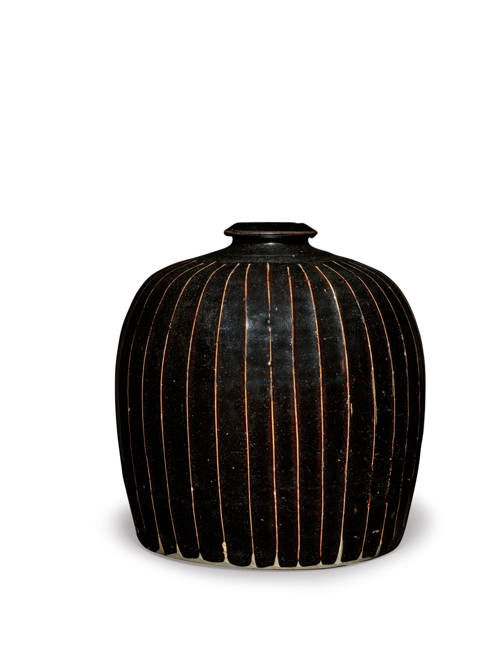 View full screen - View 1 of Lot 3868. A black-glazed ribbed vase, tuluping, Northern Song - Jin dynasty | 北宋至金 黑釉棱線吐魯瓶.