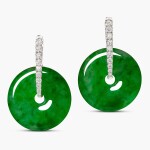 Pair of Jadeite 'Huaigu' and Diamond Earrings | 天然「緬甸」翡翠「懷古」 配 鑽石 耳墜一對