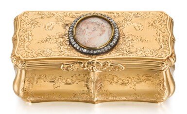 View full screen - View 1 of Lot 373. A JEWELLED GOLD PORTRAIT SNUFF BOX, MAKER'S MARK WG, ST PETERSBURG, 1844.