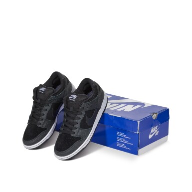 View full screen - View 1 of Lot 1019. Nike SB Dunk Low Premium 'Entourage' Friends & Family | US 8.
