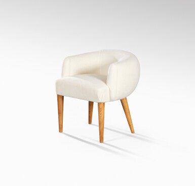 View full screen - View 1 of Lot 114. Fauteuil Ours polaire.