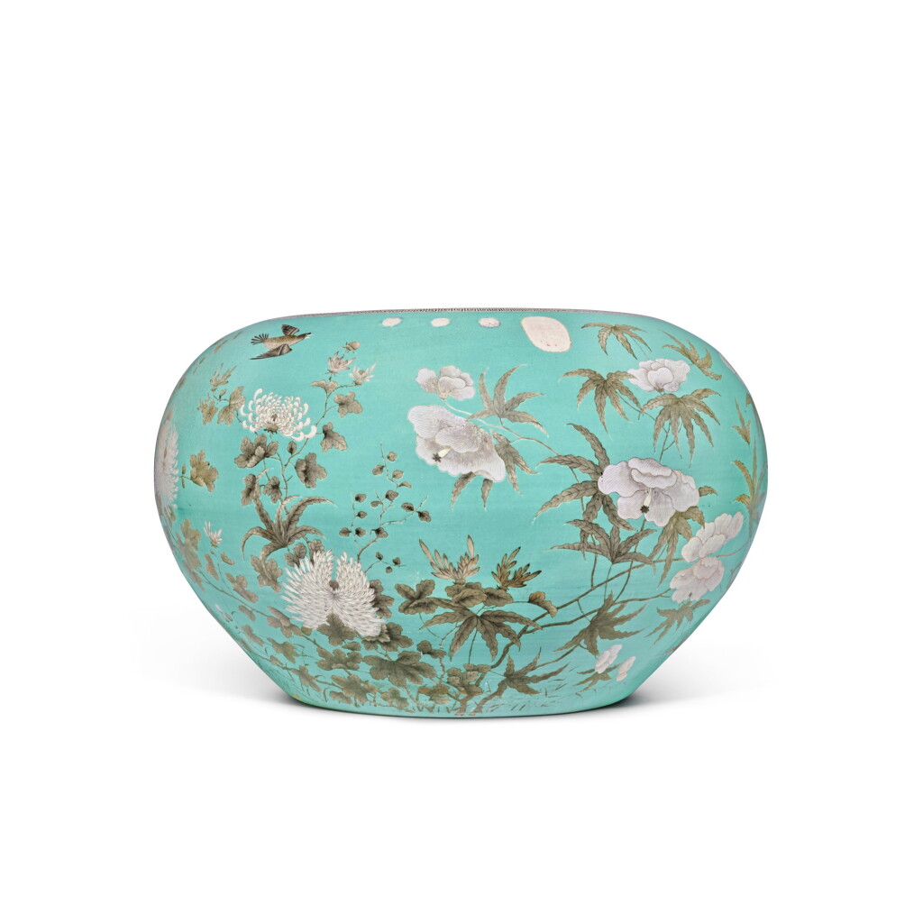 View full screen - View 1 of Lot 581. A massive and rare turquoise-ground grisaille-painted 'Dayazhai' 'bird and flowers' fishbowl, Qing dynasty, Guangxu period, circa 1876 | 清光緒 約1876年 松石綠地墨彩葵菊花鳥紋大缸 《大雅齋》款.