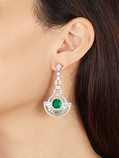 View full screen - View 1 of Lot 1412. MARTIN KATZ | PAIR OF EMERALD AND DIAMOND EARRINGS | 2.48及2.33卡拉 天然「哥倫比亞」無油祖母綠 配 鑽石 吊耳環一對.