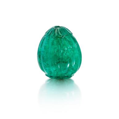 View full screen - View 1 of Lot 587. Unmounted carved emerald bead, second half of the 17th century.