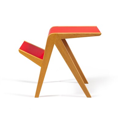 View full screen - View 1 of Lot 499. Croc Table, 2017 | Krokodil-Tisch aus Eiche und Leder, 2017, Titel Croc n°1 und gestempelt design Pierre Rémi auf einem Metalletikett auf der Unterseite.