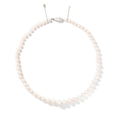 View full screen - View 1 of Lot 28. Collier de perles fines | Natural pearl necklace.