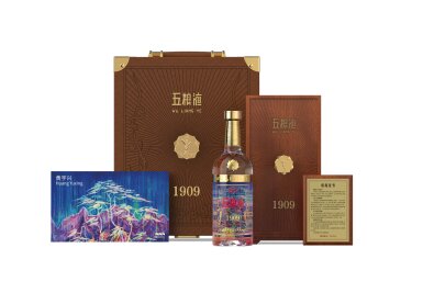 View full screen - View 1 of Lot 3820. 五糧液1909藝術家系列 - 黃宇興 Wuliangye 1909 Artist Collection - Huang Yuxing (1 BT70).