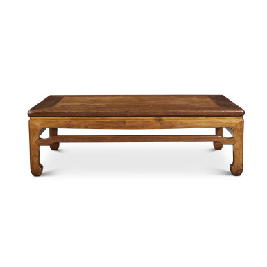 View full screen - View 1 of Lot 1359. A 'huanghuali' and 'jichimu' low table (Kangzhuo), 17th / 18th century | 十七 / 十八世紀 黃花梨拼鸂鶒木羅鍋棖有束腰馬蹄足炕桌.