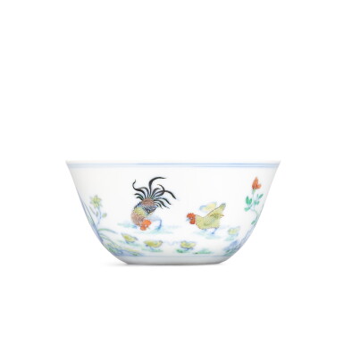 View full screen - View 1 of Lot 58. A fine and exquisite doucai 'chicken' cup, Mark and period of Yongzheng | 清雍正 鬪彩雞缸盃 《大清雍正年製》款.