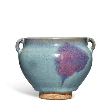 View full screen - View 1 of Lot 318. A purple-splashed 'Jun' handled jar, Northern Song - Yuan dynasty | 北宋至元 鈞窰天藍釉紫斑雙繫罐.