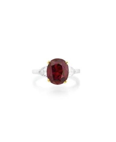 View full screen - View 1 of Lot 86. Van Cleef & Arpels | Bague rubis et diamants | Ruby and diamond ring.