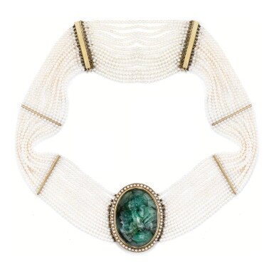 View full screen - View 1 of Lot 4. COLLIER RAS-DU-COU ÉMERAUDE ET PERLES DE CULTURE | EMERALD AND CULTURED PEARL COLLIER DE CHIEN.