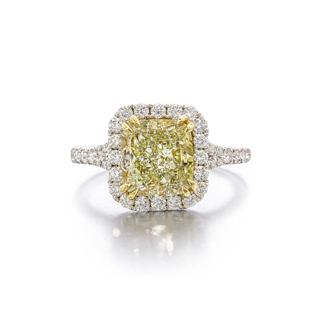 View full screen - View 1 of Lot 1819. Fancy Grayish Yellowish Green Diamond and Diamond Ring | 3.13克拉 彩灰黃綠色鑽石 配 鑽石戒指.