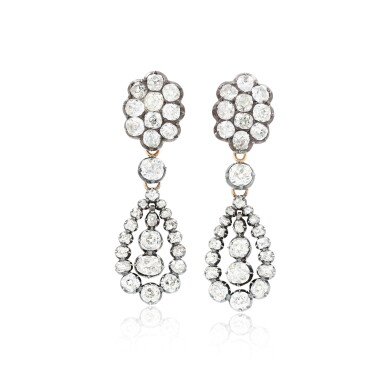 View full screen - View 1 of Lot 6. Paire de pendants d'oreille diamants | Pair of pendent diamond earrings.