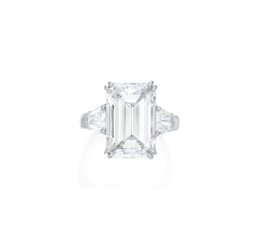View full screen - View 1 of Lot 99. DIAMOND RING.