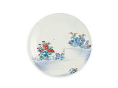 View full screen - View 1 of Lot 2104. A porcelain dish, Nabeshima ware, Hizen, Edo period, late 17th – early 18th century | 色絵秋草文大皿 肥前 鍋島藩窯 江戸時代中期 17世紀後半.