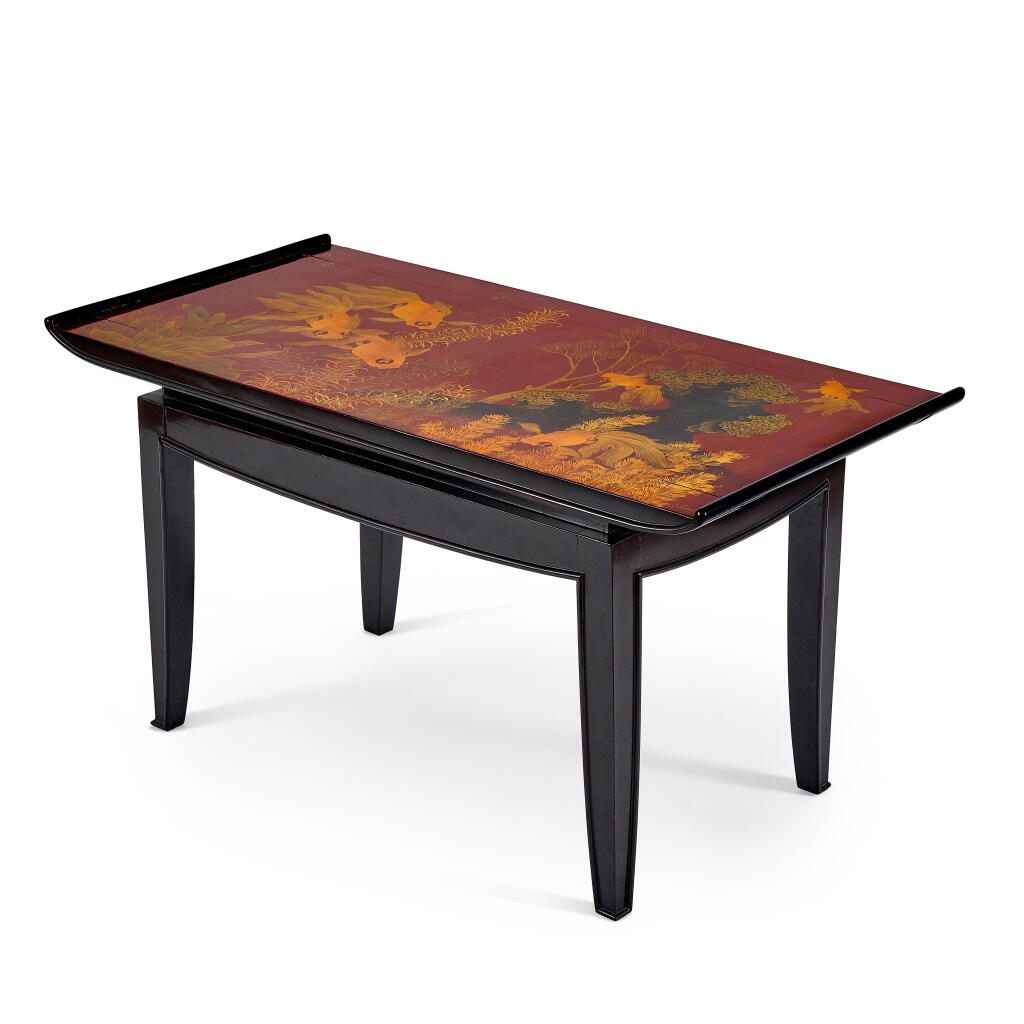 View full screen - View 1 of Lot 2058. Truong Van Thanh 張清 | Table basse en laque noir avec panneau enlaque à décor de poissons 漆畫桌子, 桌上漆畫畫板彩繪金魚.
