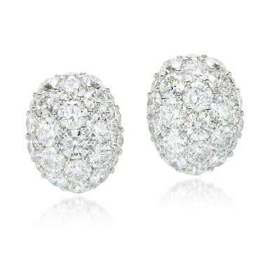 View full screen - View 1 of Lot 13. GRAFF | PAIR OF DIAMOND EARRINGS.