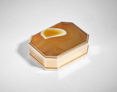 View full screen - View 1 of Lot 715. A Gold-Mounted Hardstone Snuff Box, Continental, Early 19th Century .