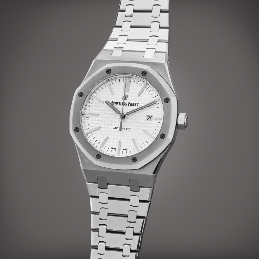 View full screen - View 1 of Lot 16. Reference 15400ST.OO.1220ST.02 Royal Oak | A stainless steel automatic wristwatch with date and bracelet, Circa 2016.