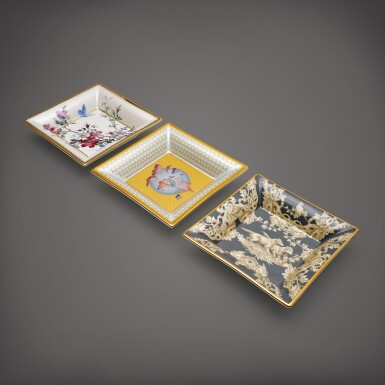 View full screen - View 1 of Lot 827. Porcelain de Limoges | A set of three commemorative Limoges porcelain and enamel dishes, Circa 2016, 2018 and 2019 | 百達翡麗 | Porcelain de Limoges | 一套三件利摩日陶瓷及琺瑯擺飾盤,約2016、2018及2019年製.
