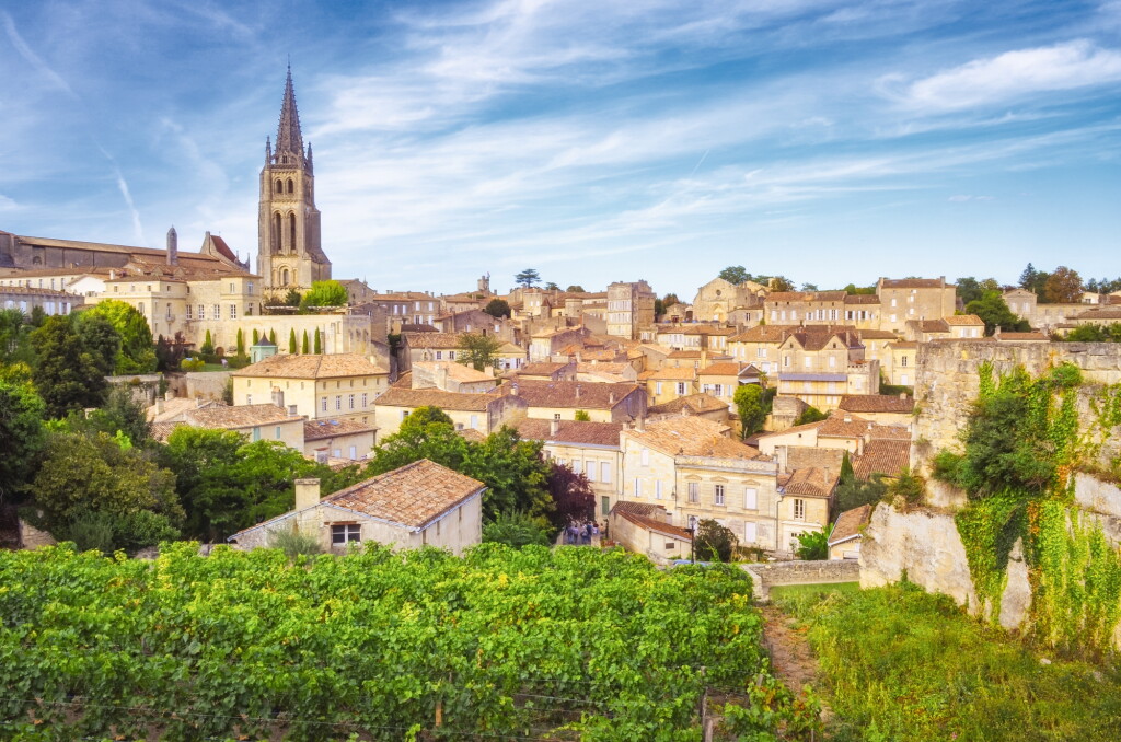 View full screen - View 1 of Lot 5610. Château Clinet 2009 (12 BT).