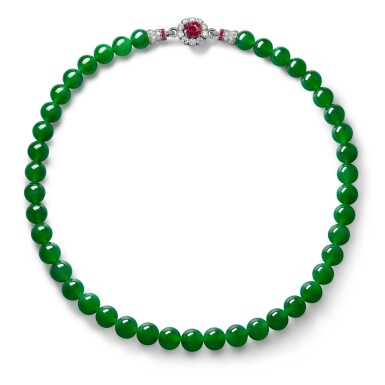 View full screen - View 1 of Lot 88. A Rare and Exceptional Jadeite Bead, Ruby and Diamond Necklace | 稀世翠寶【天禄琳琅】天然「帝王綠」翡翠珠配紅寶石及鑽石項鏈.