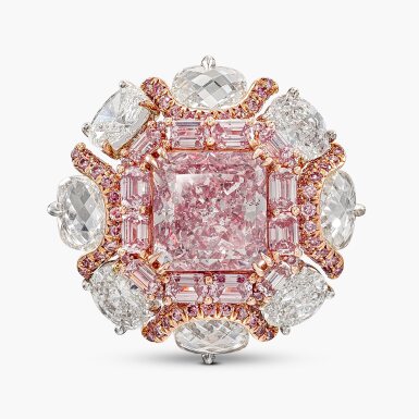 View full screen - View 1 of Lot 1670. Fancy Intense Purplish Pink Diamond and Diamond Ring | 4.63克拉 濃彩紫粉紅色鑽石 配 鑽石 戒指.