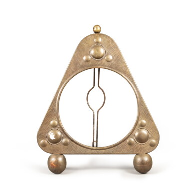 View full screen - View 1 of Lot 507. An Art Nouveau triangular brass frame of a radiant heater, AEG (Allgemeine Elektricitäts-Gesellschaft; the first German Electricity Company), designed circa 1910 | Eine dreieckige Jugendstil Umrahmung eines Heizgerätes aus Messing, AEG, Entwurf von circa 1910.