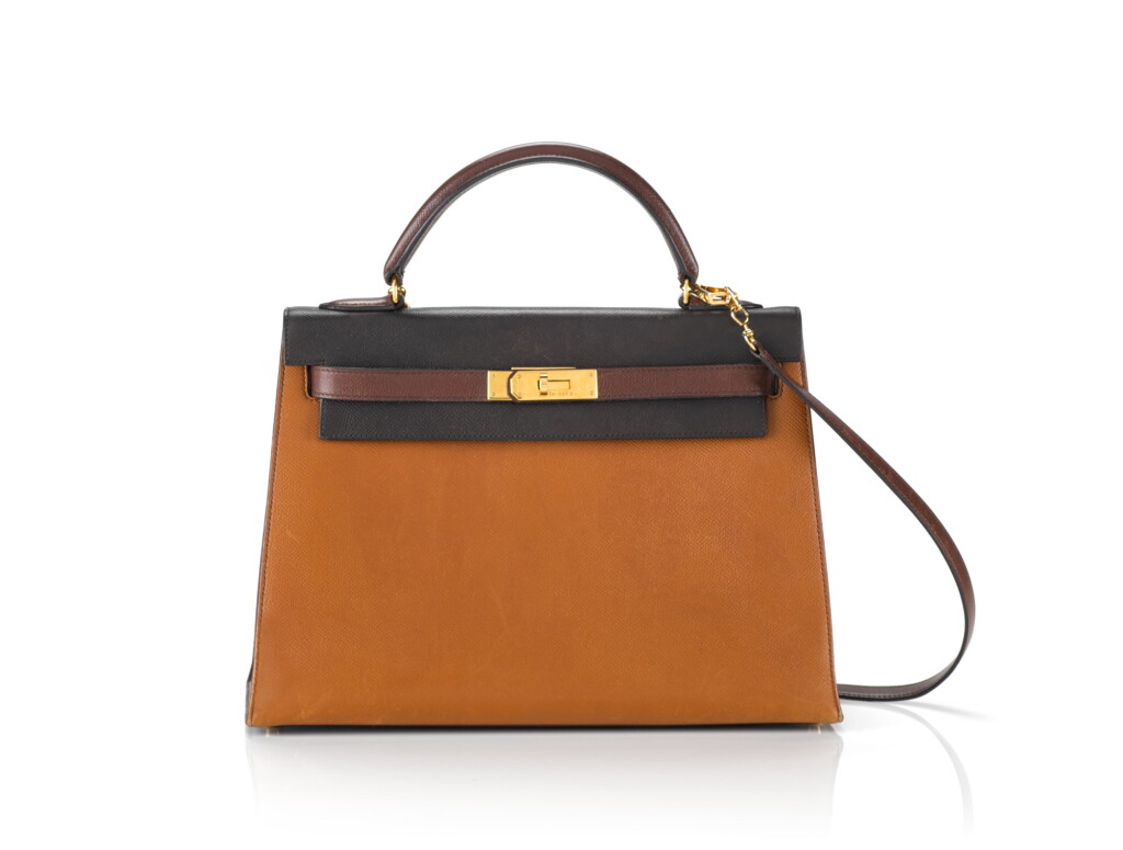 View full screen - View 1 of Lot 14. KELLY 32 TRICOLOR SELLIER EPSOM EBÈNE, GOLD AND BROWN COLOUR WITH GOLD HARDWARE. HERMÈS, 1990 .