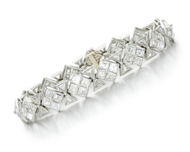 View full screen - View 1 of Lot 313. DIAMOND BRACELET.